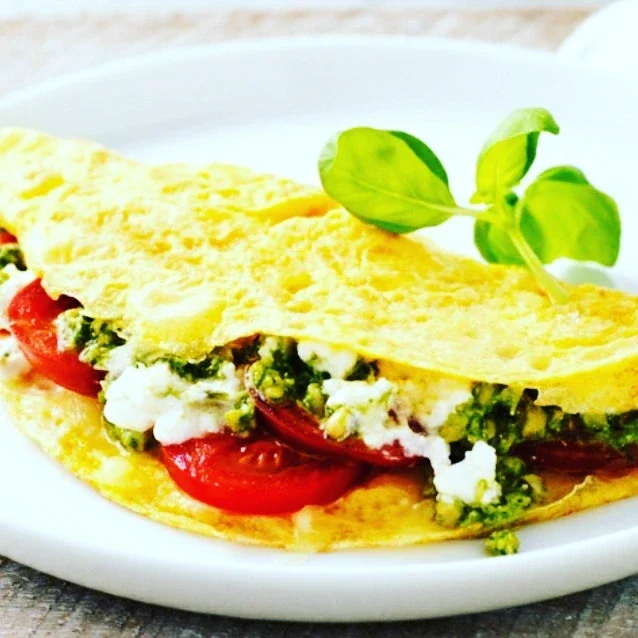 Turkish omelette with tomato and feta